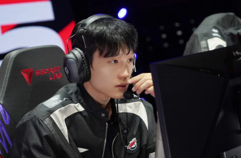 FLY血洗KT，Tarzan完成史诗逆转宿敌对决2025世界赛，锁定晋级资格