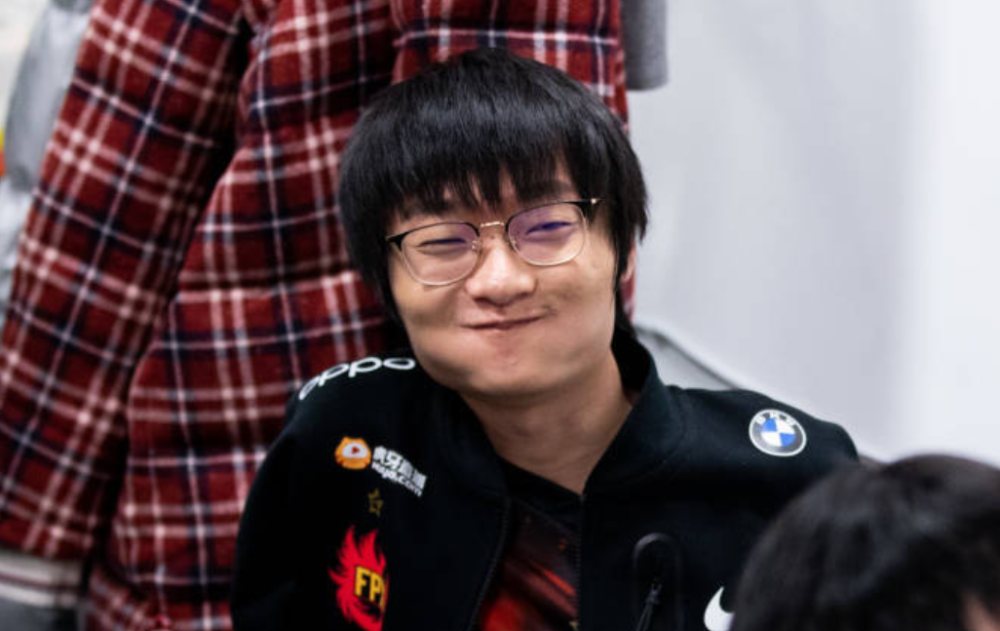 V5碾压C9，Crisp拿下关键大龙激烈交锋四强赛，留下经典瞬间的简单介绍