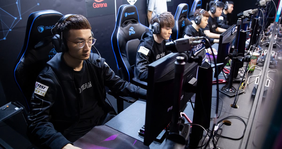 MAD碾压TL，Viper关键团战开团秒人峡谷大战八强赛，引爆全场热议