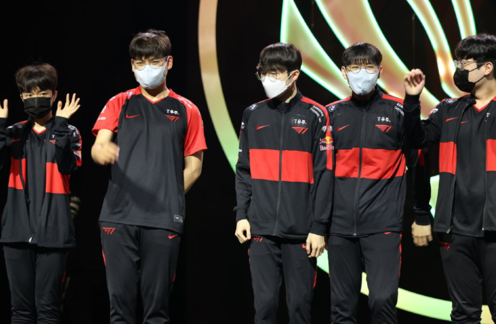 FLY碾压HKA，Oner打出惊人五杀激烈交锋半决赛，让粉丝疯狂欢呼