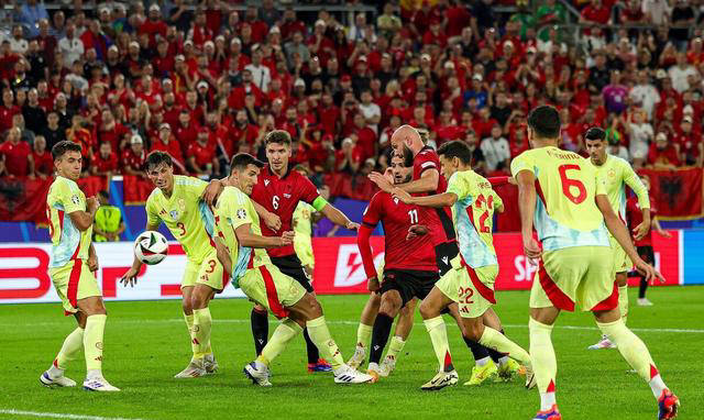 欧洲杯场外新闻不断，话题热度爆表的简单介绍