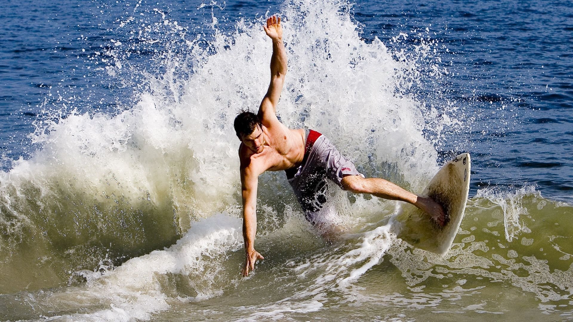 意志之锤,巴雷拉在欧冠淘汰赛的寒夜中点燃蓝黑火焰