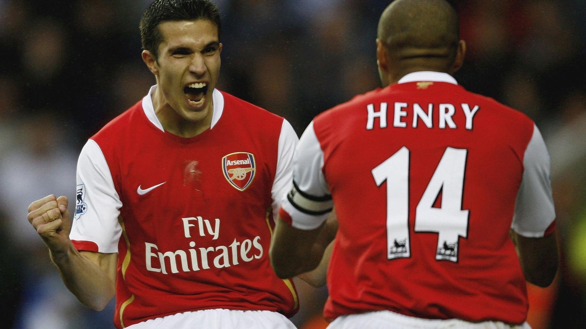 利拉德拔剑，当季后赛审判官降临密尔沃基