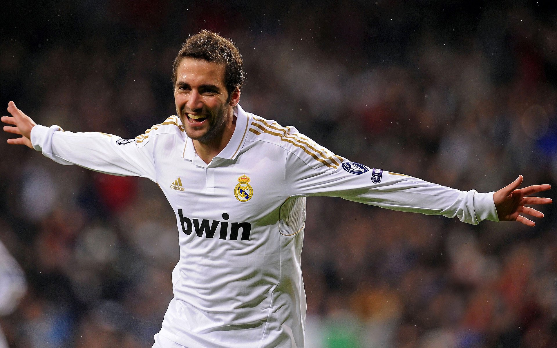 极速狂飙与绿茵统治，当F1收官战邂逅亚洲之光的加冕之夜