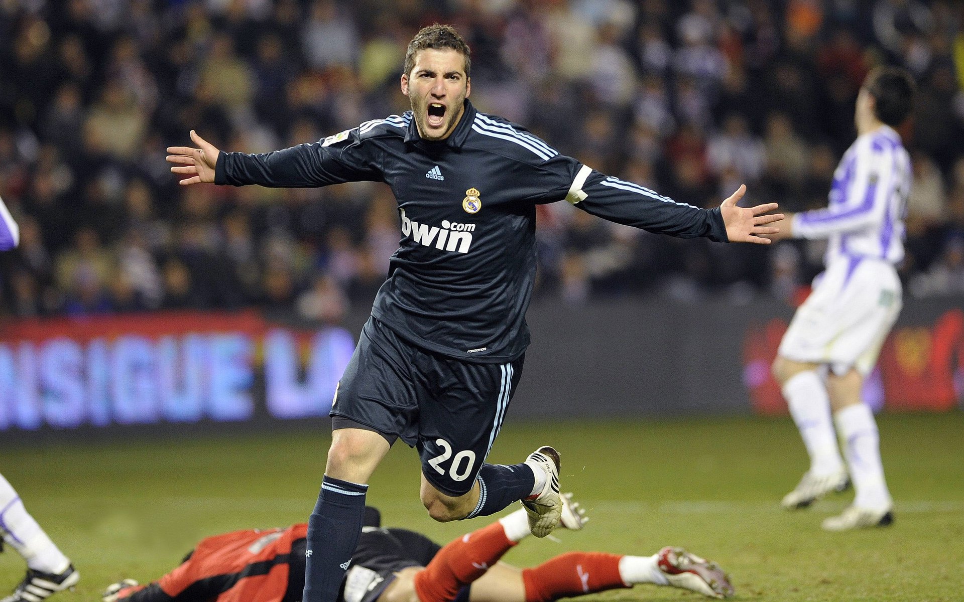 当橄榄球罗慕路斯奥利维耶撕开日本防线，一记达阵如何改写两个国家的体育叙事？