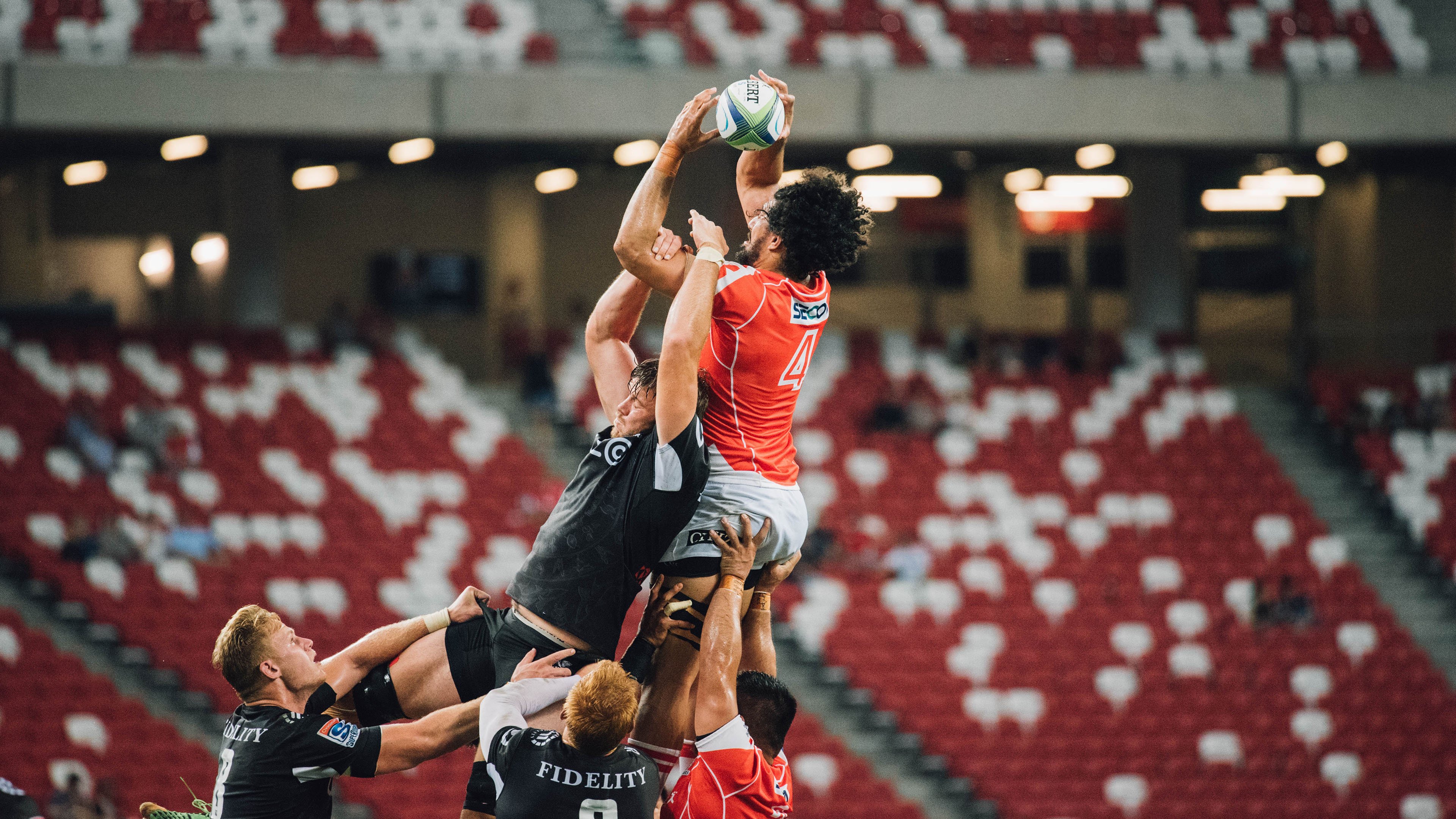 绝境之王!苏亚雷斯在沉默中爆发的惊天逆袭